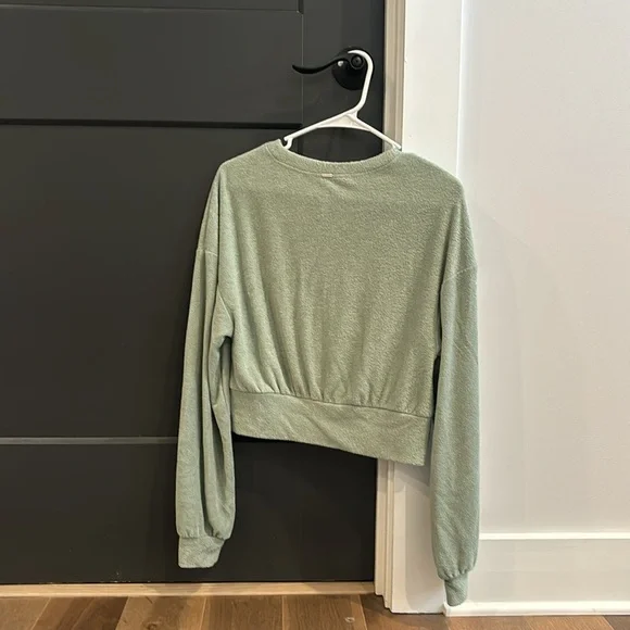 Gilly Hicks Cropped Sweater - Picture 2 of 5